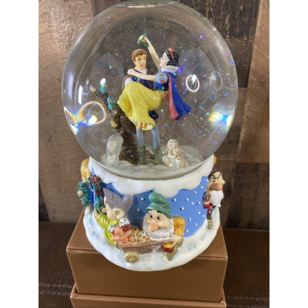 DISNEY PRINCESS SNOW WHITE MUSICAL Globe "We Wish You a Merry Christmas" Vintage